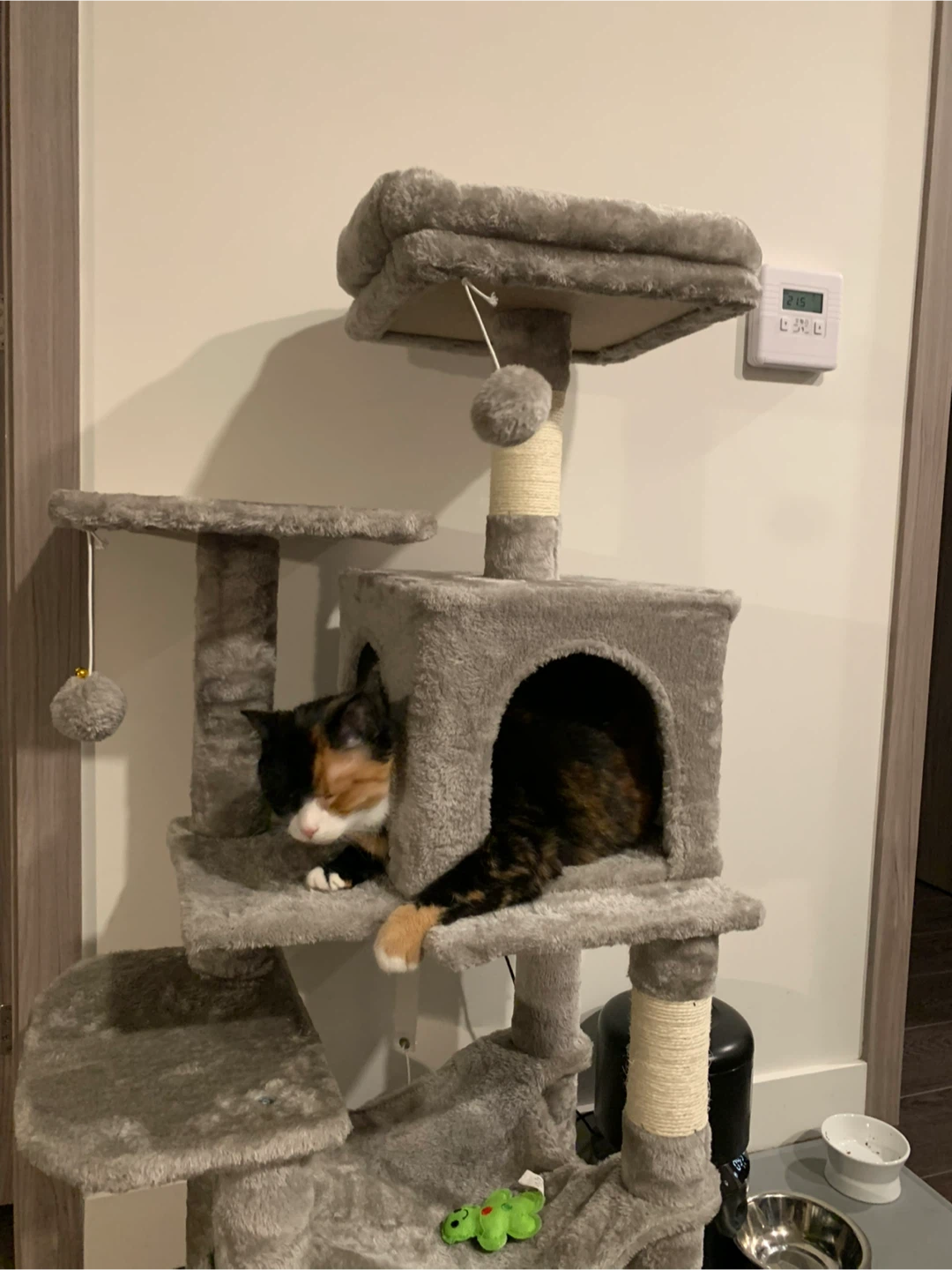 Cat tree (44.1” tall) - photo 4