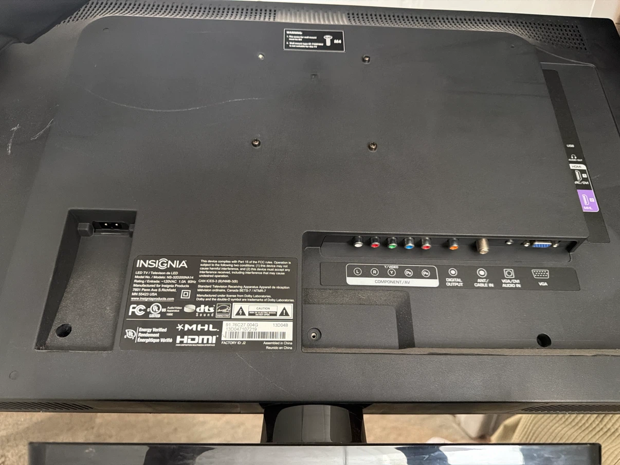 Insignia 32-inch LED TV - photo 3