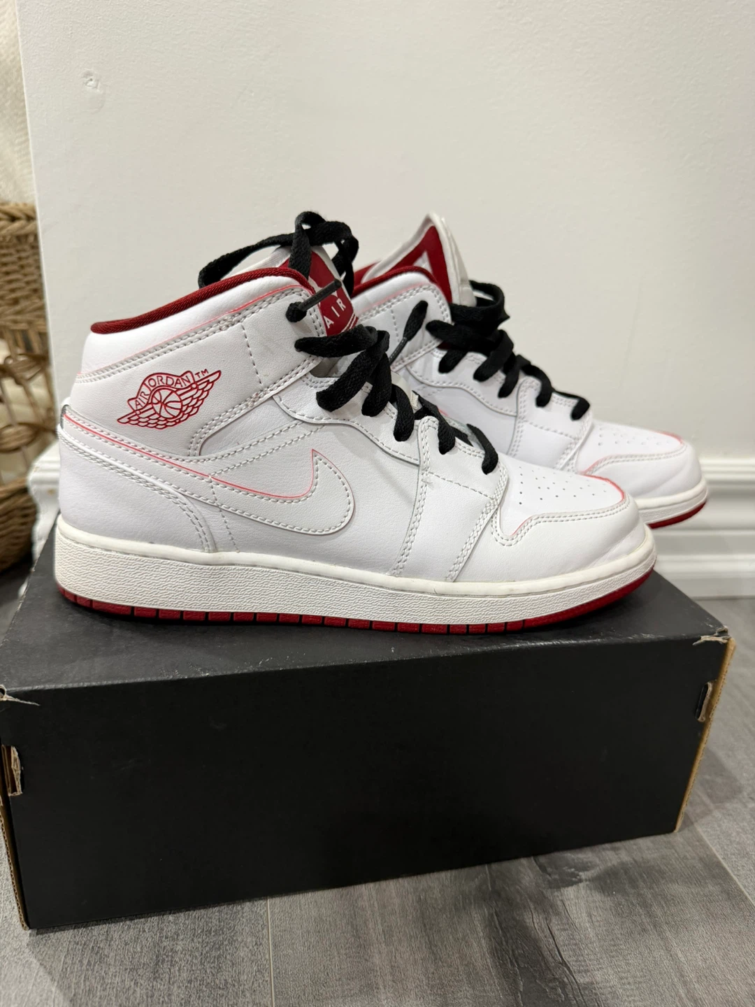 Air Jordan 1 Mid BG White/Gym Red-Black Size 5Y - photo 2