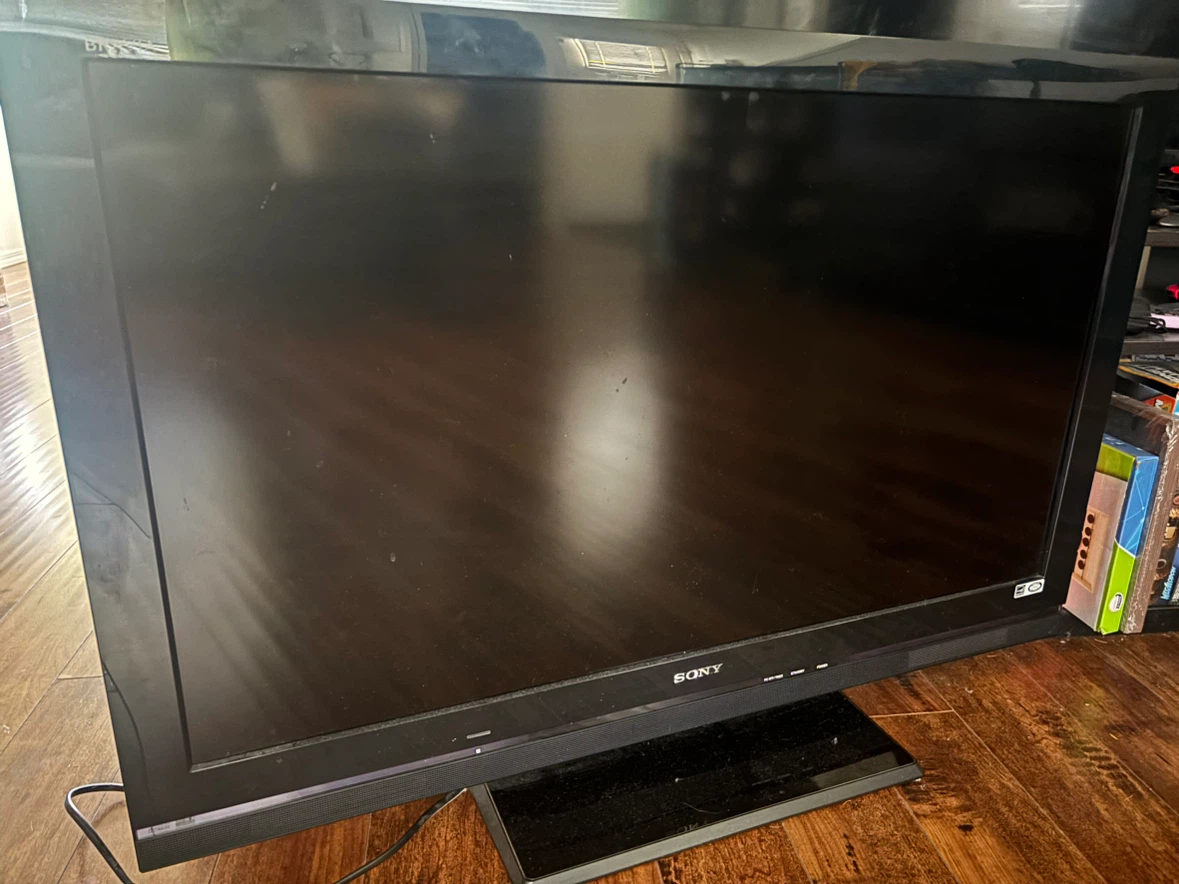Sony Bravia Flat Screen Television 25x38.5 inches