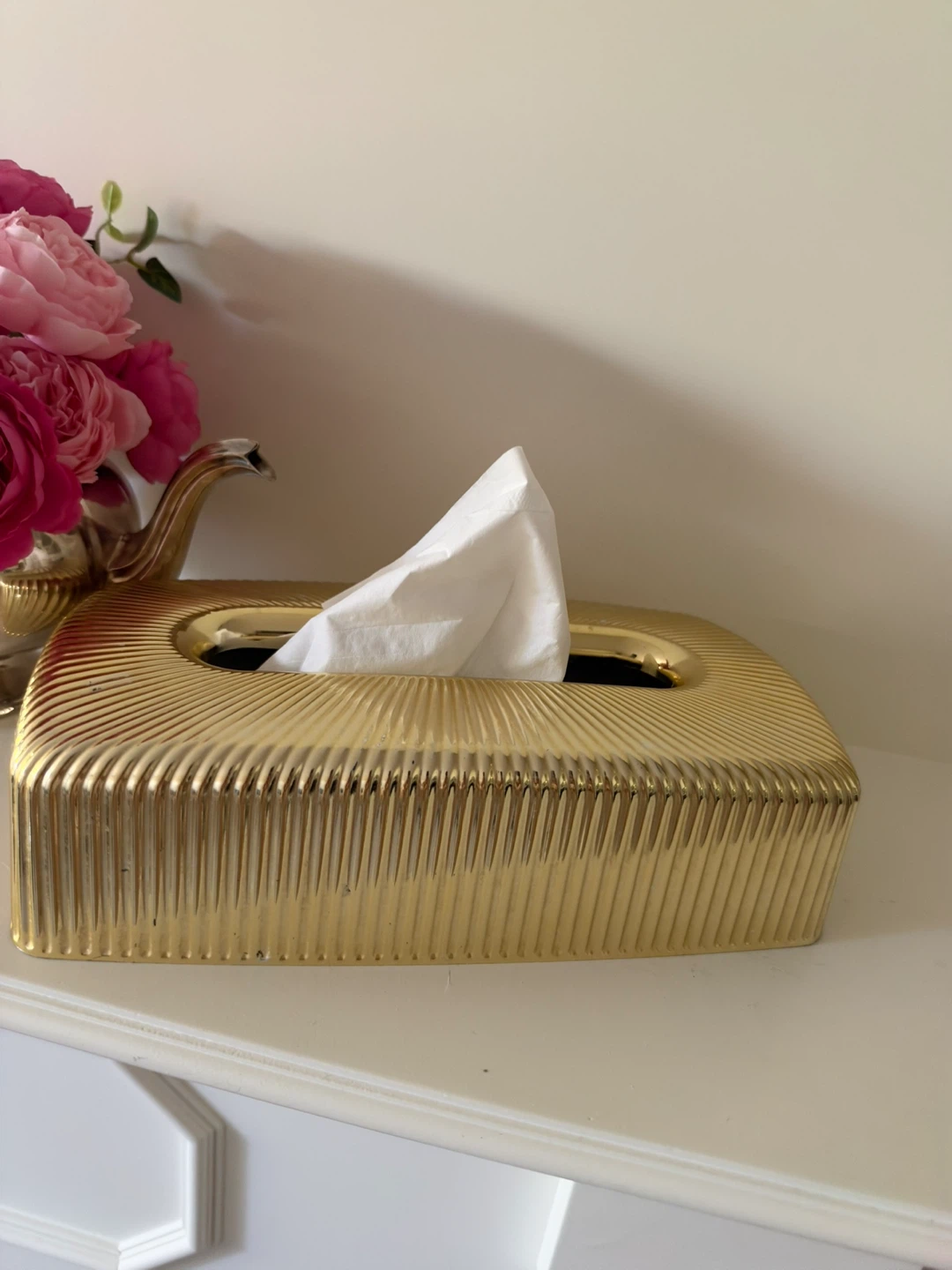 Gold ribbed tissue box cover