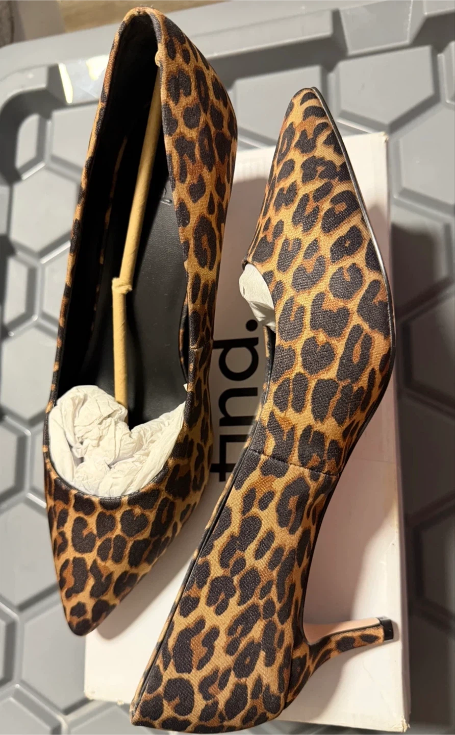 find. Leopard Print Kitten Heels Size 10 - photo 2
