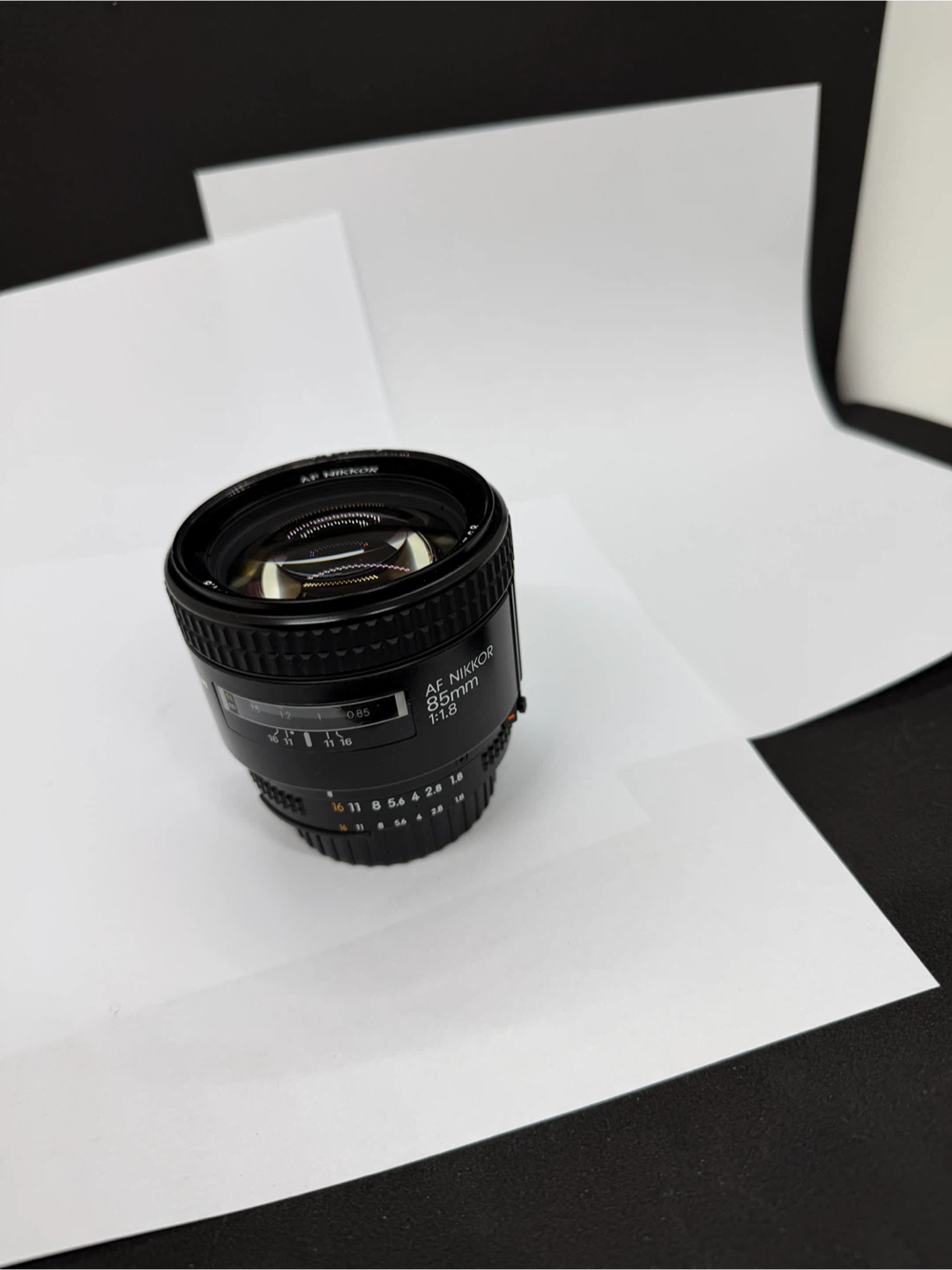 Nikon AF Nikkor 85mm f/1.8 lens - photo 2