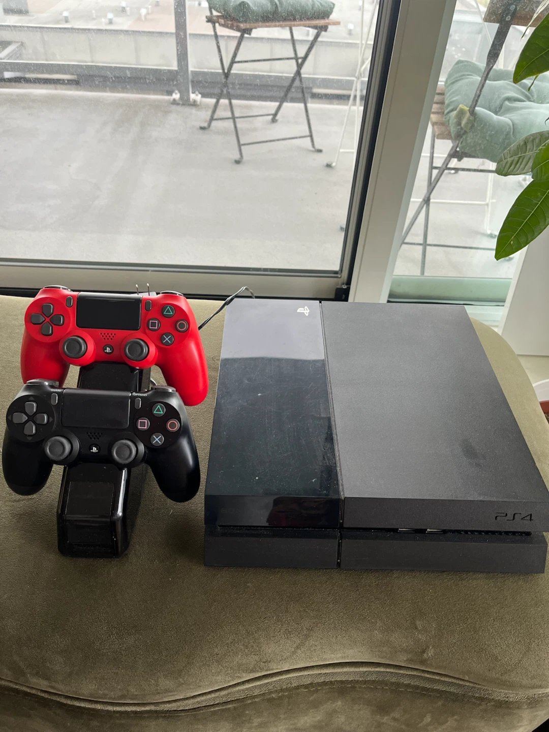 PlayStation4 Console Bundle w/ 2 Controllers and 11 Games - photo 2