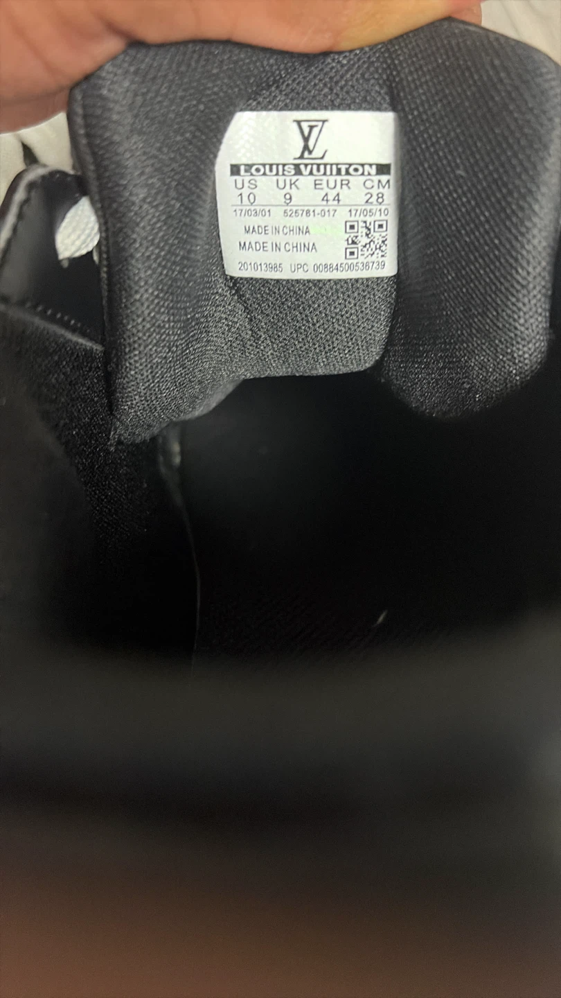 Louis Vuitton Black Sneakers - photo 3