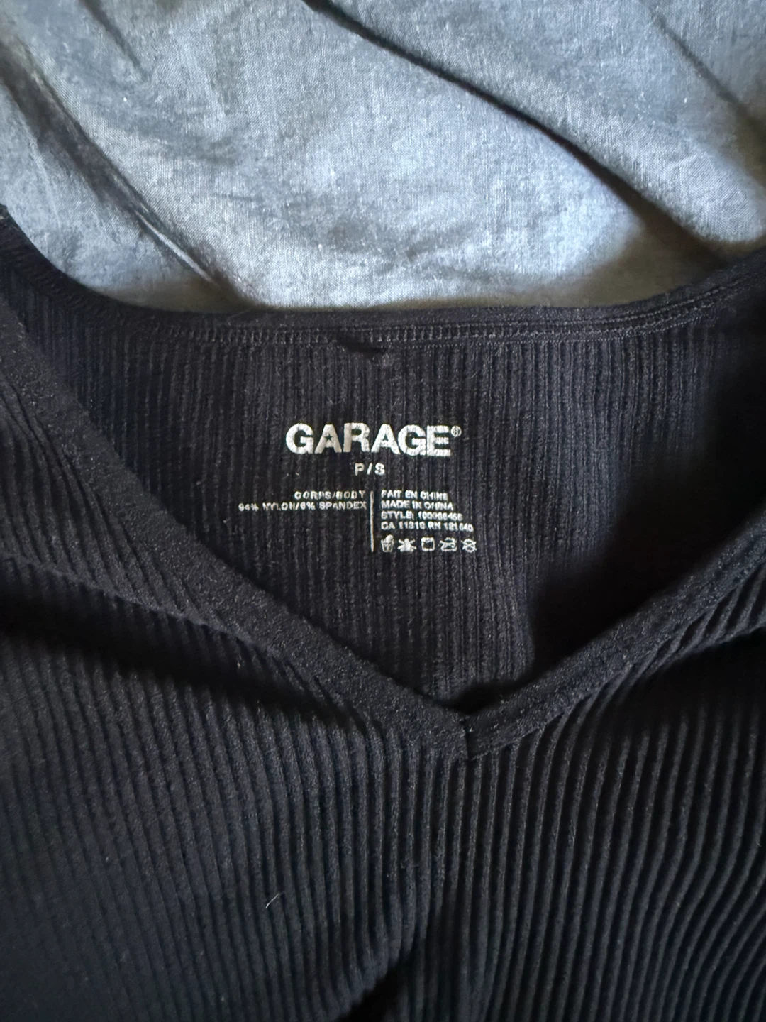 🖤Garage Black Ribbed Crop Top - Size Small - photo 2