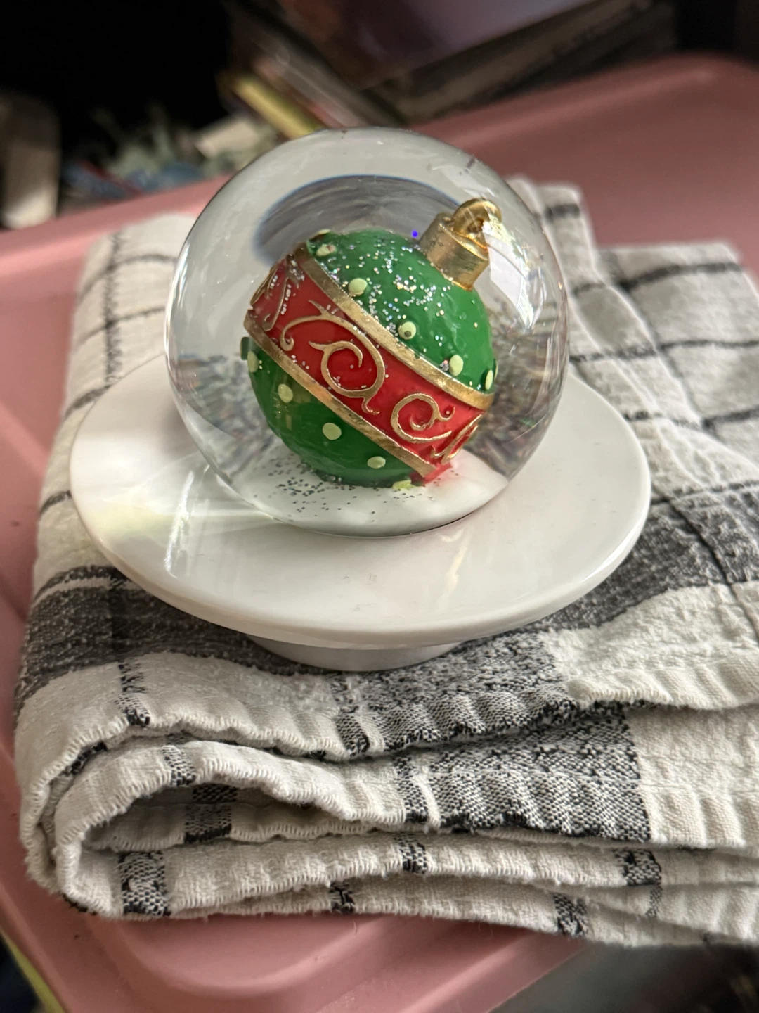 Set of four assorted Christmas snow globes - photo 2