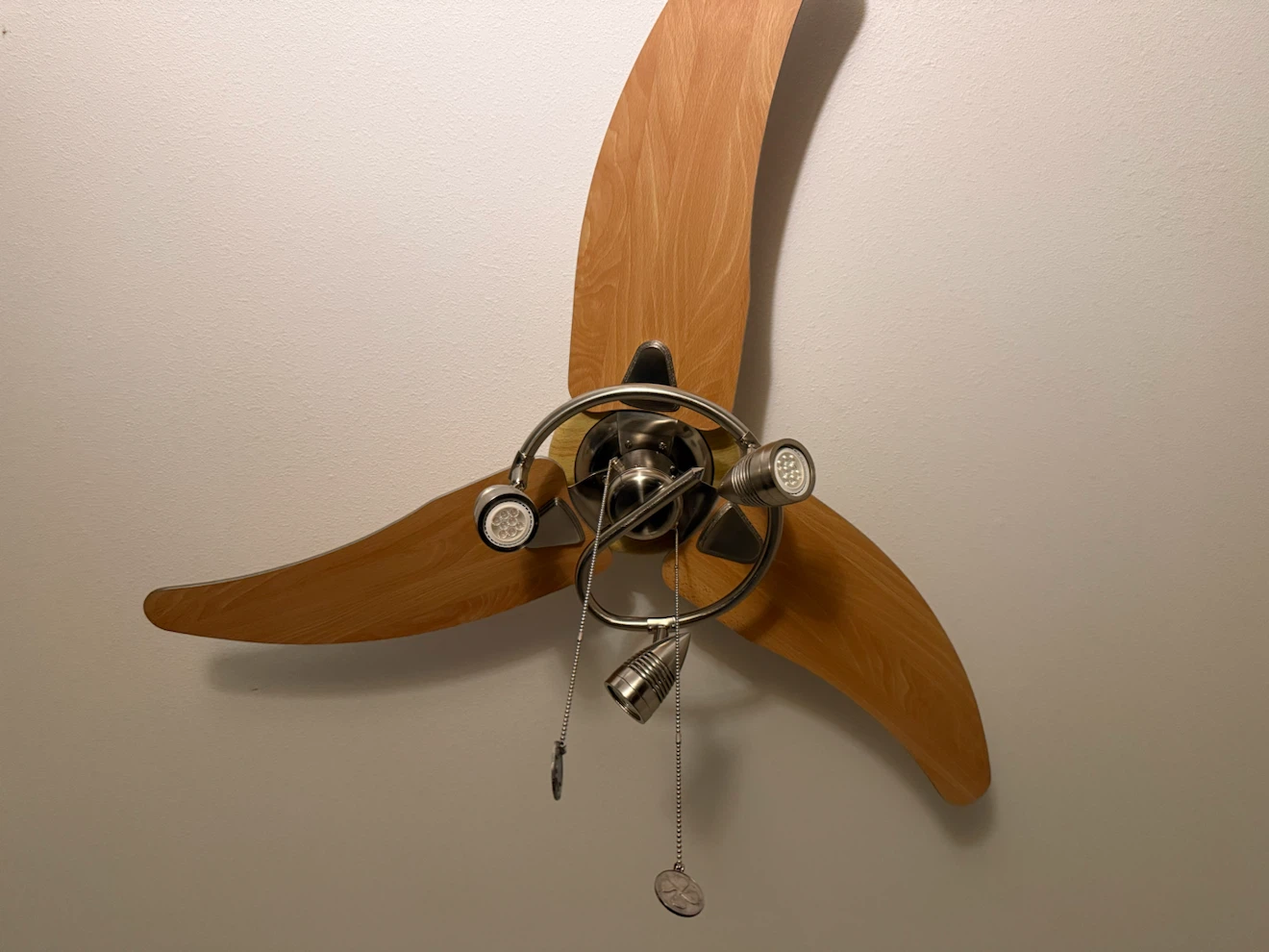 Modern 3-Blade Ceiling Fan with Integrated LED Lights