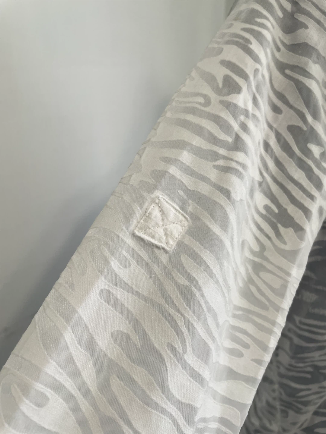 Calvin Klein White Zebra Pattern Shirt Medium - photo 4