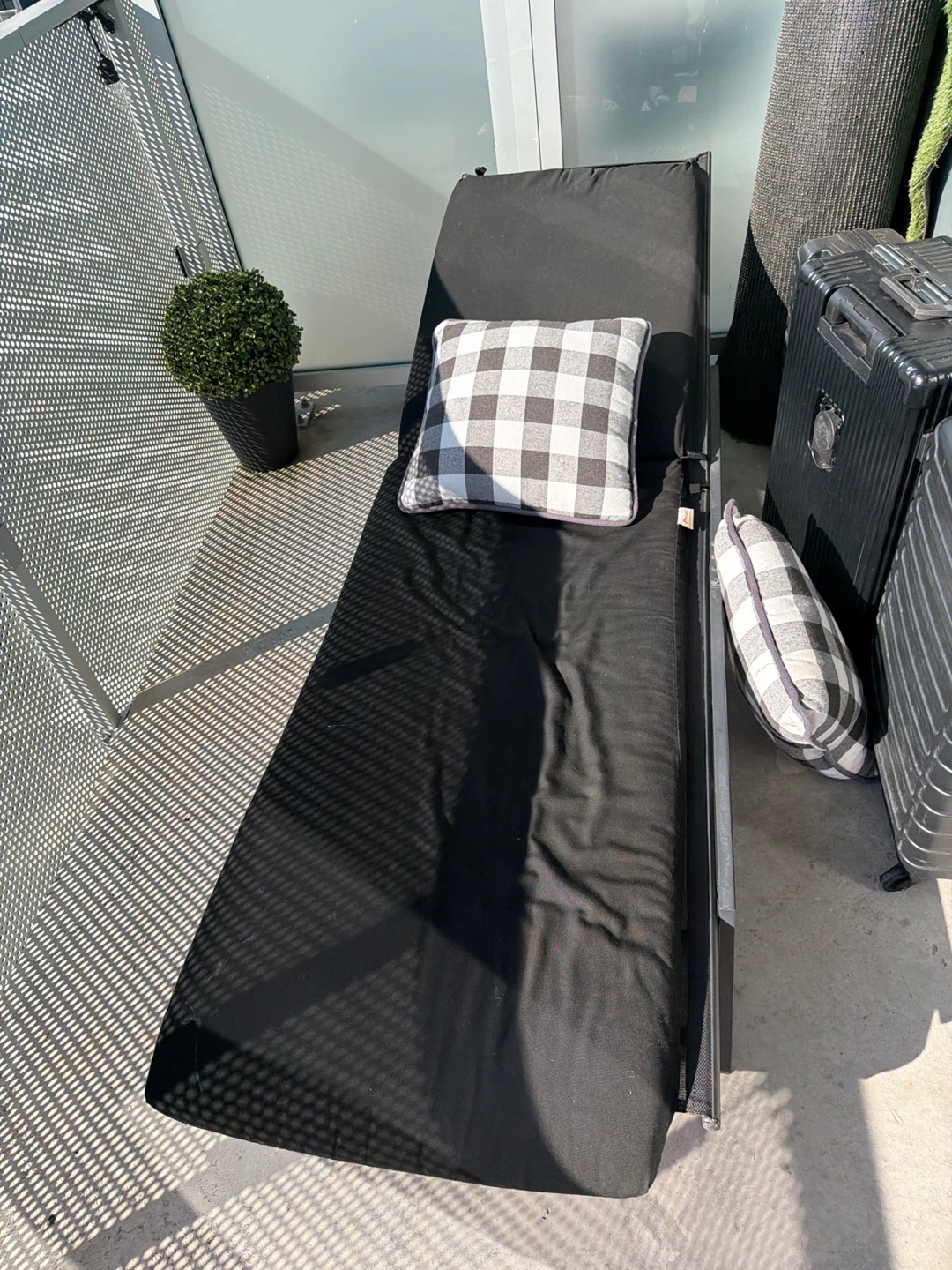 Black Outdoor Lounge Chair