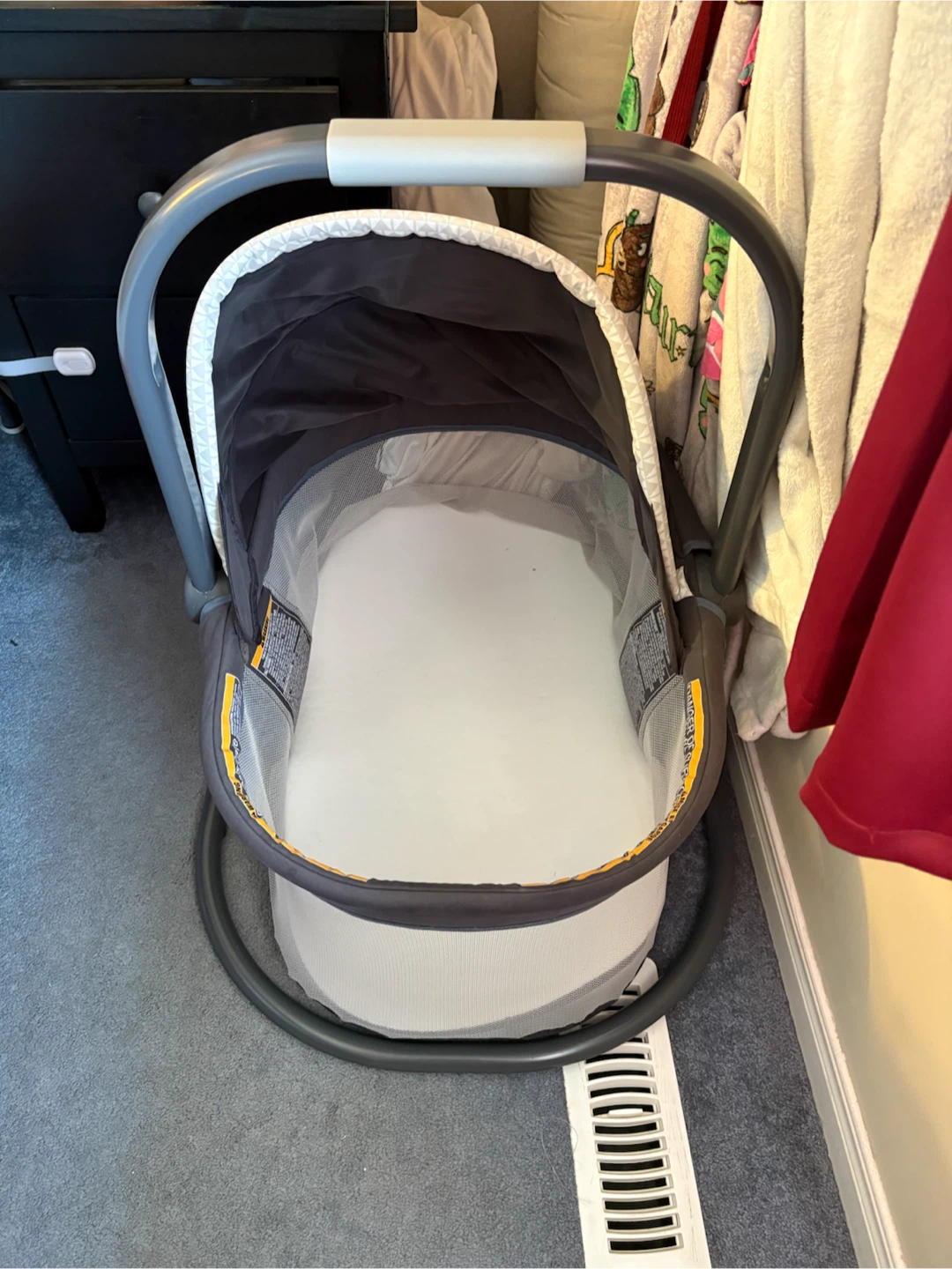Graco Adjustable Height Baby Bassinet - photo 2