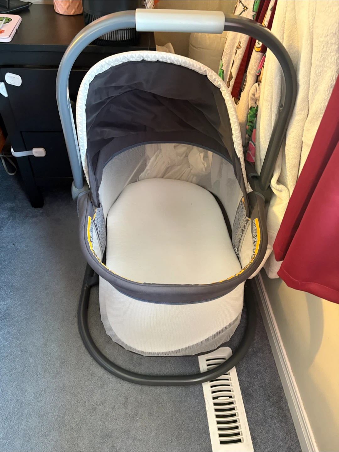 Graco Adjustable Height Baby Bassinet - photo 3