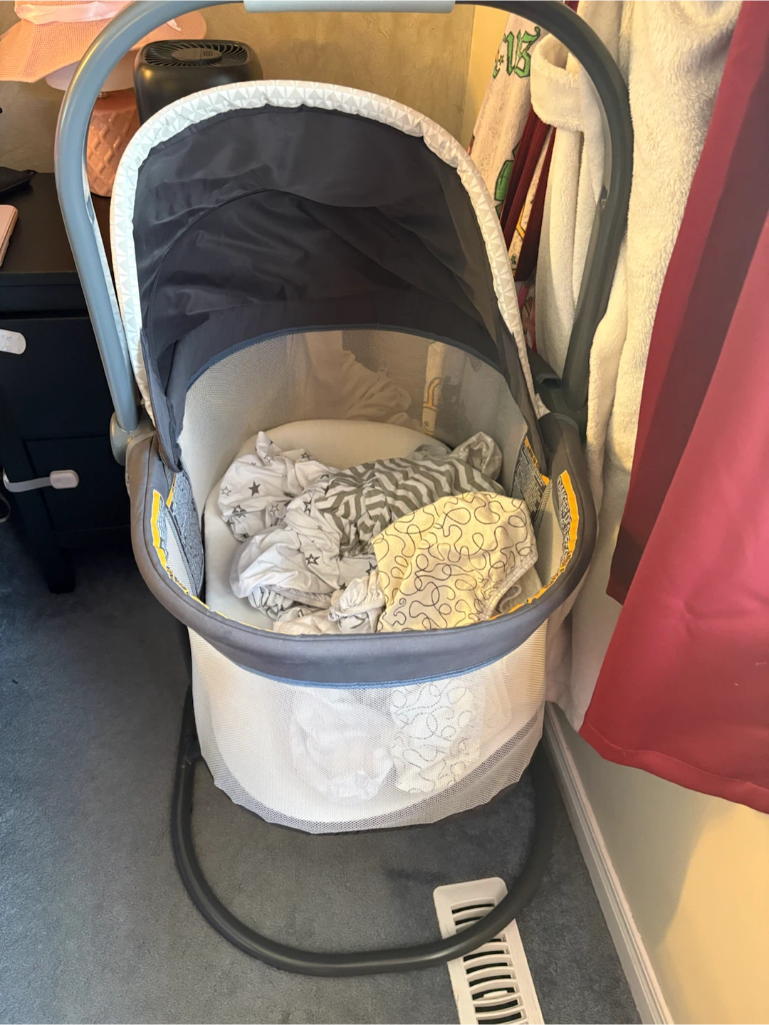 Graco Adjustable Height Baby Bassinet - photo 5