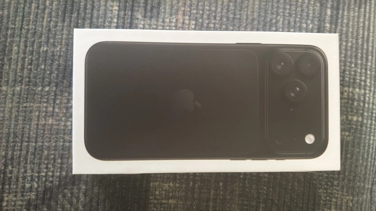 Apple iPhone pro max 18