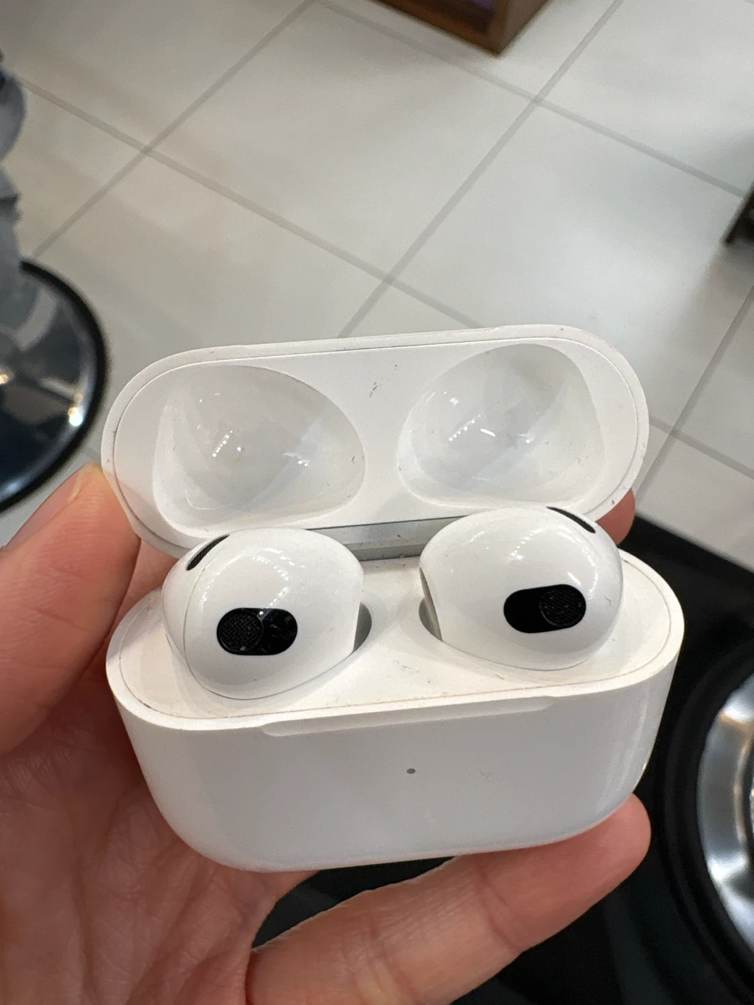 Apple AirPods 3rd Generation - photo 2
