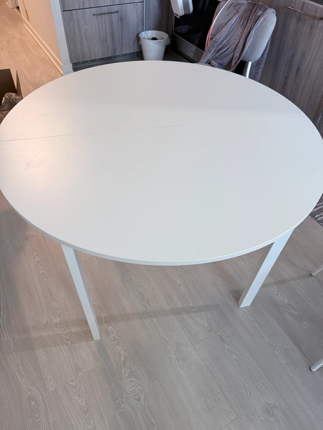 IKEA VIHALS Round White Table - photo 2