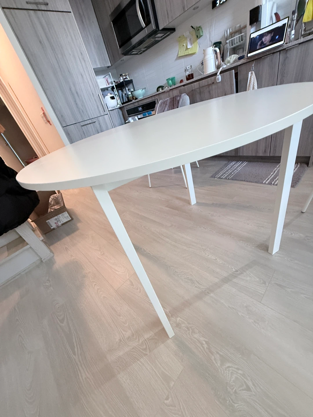 IKEA VIHALS Round White Table - photo 4