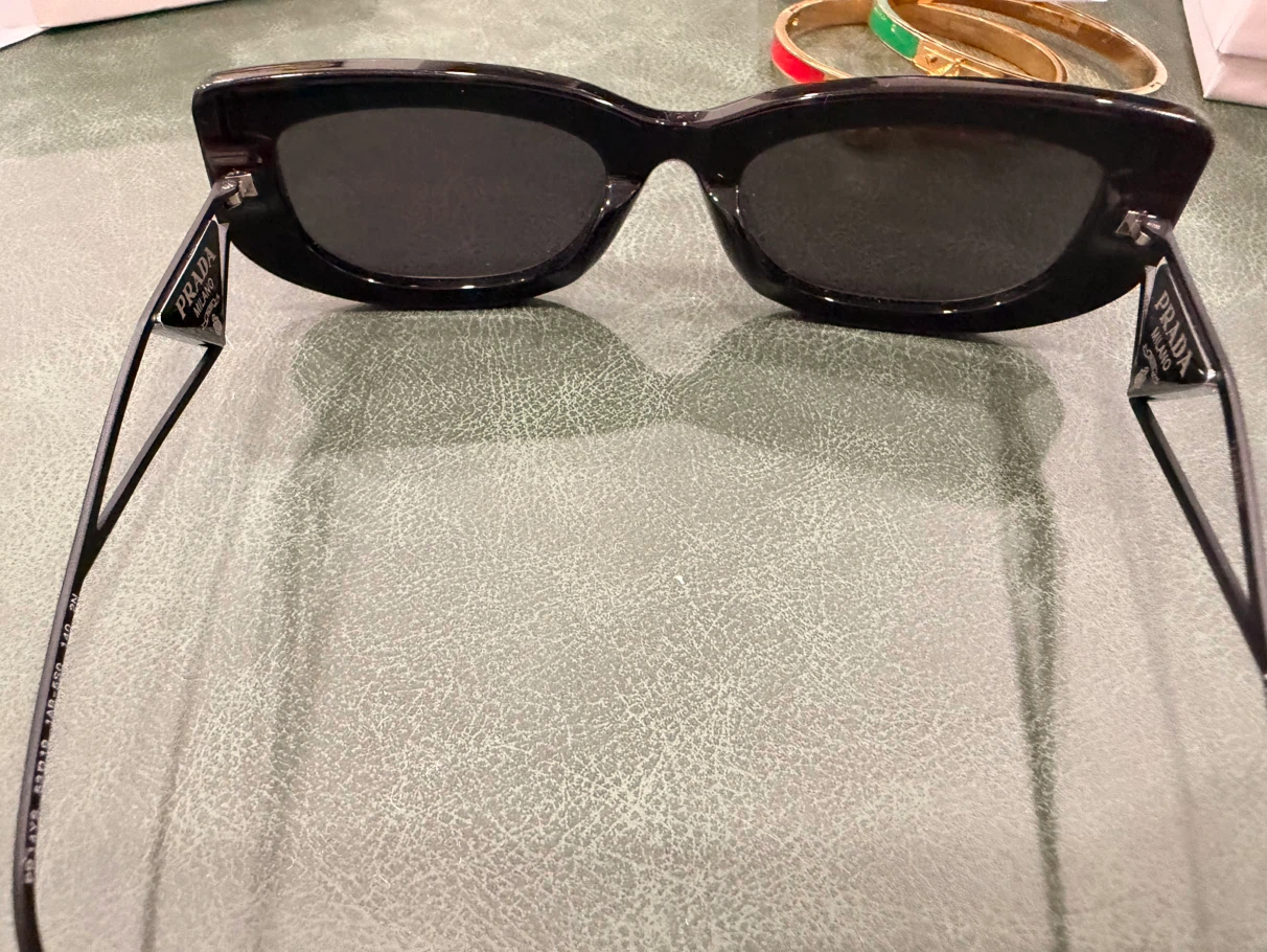 Black Sunglasses - photo 4