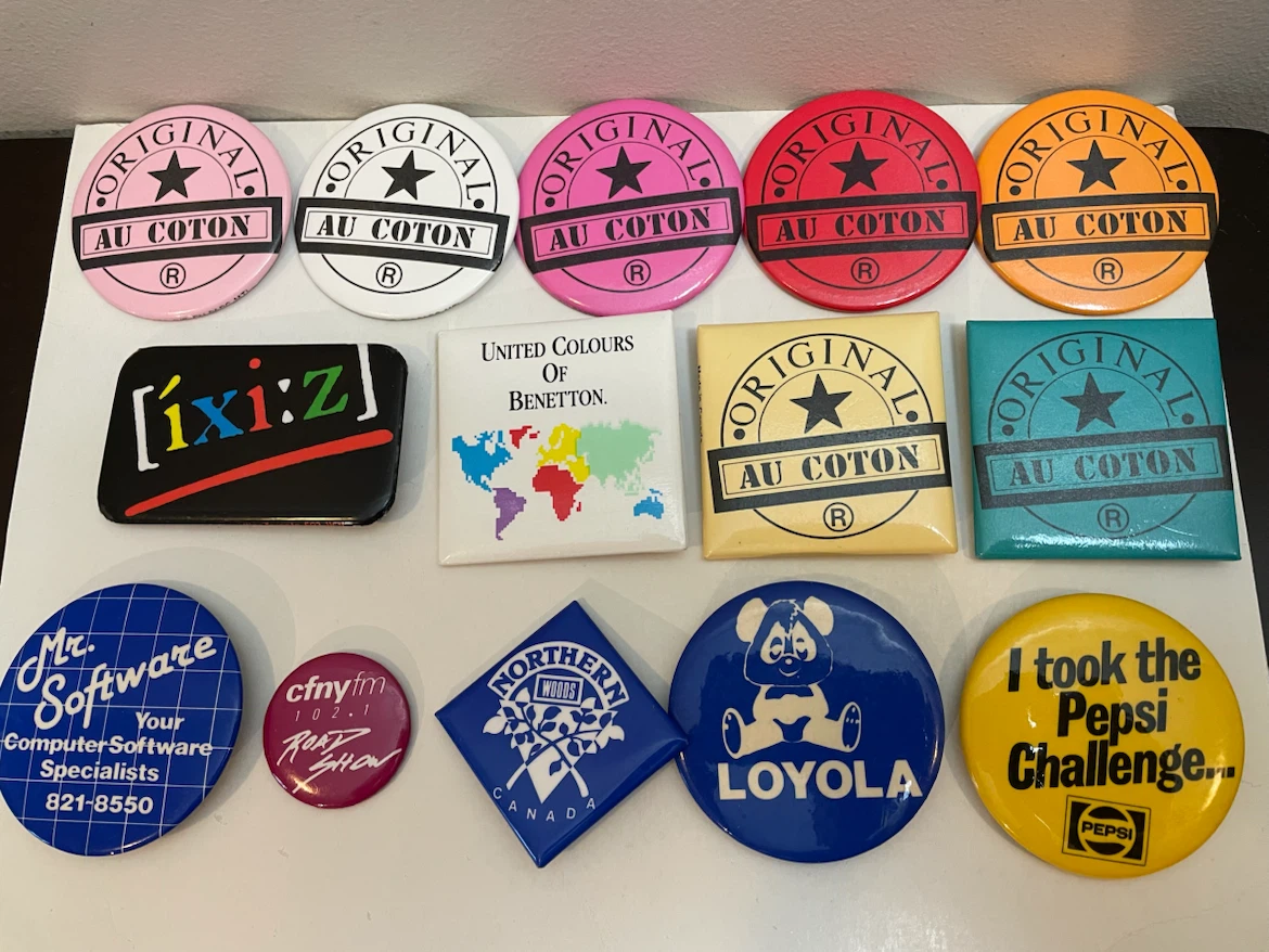Collection of 14 Vintage Pinback Buttons - photo 2