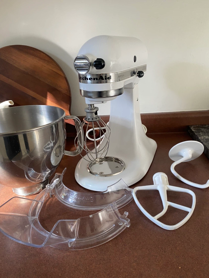 KitchenAid Artisan Stand Mixer New condition - photo 3