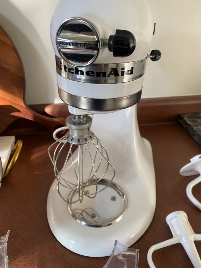 KitchenAid Artisan Stand Mixer New condition - photo 4