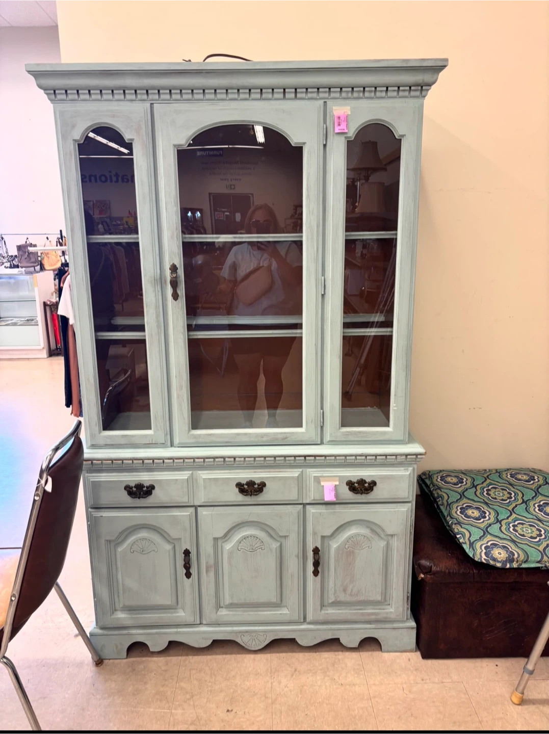 ✨ Vintage Broyhill Illuminated China Cabinet – $450 OBO ✨