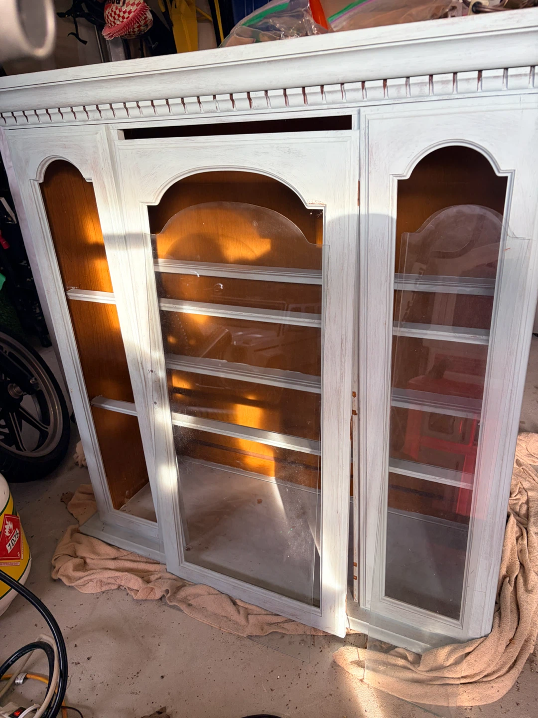 ✨ Vintage Broyhill Illuminated China Cabinet – $450 OBO ✨ - photo 2