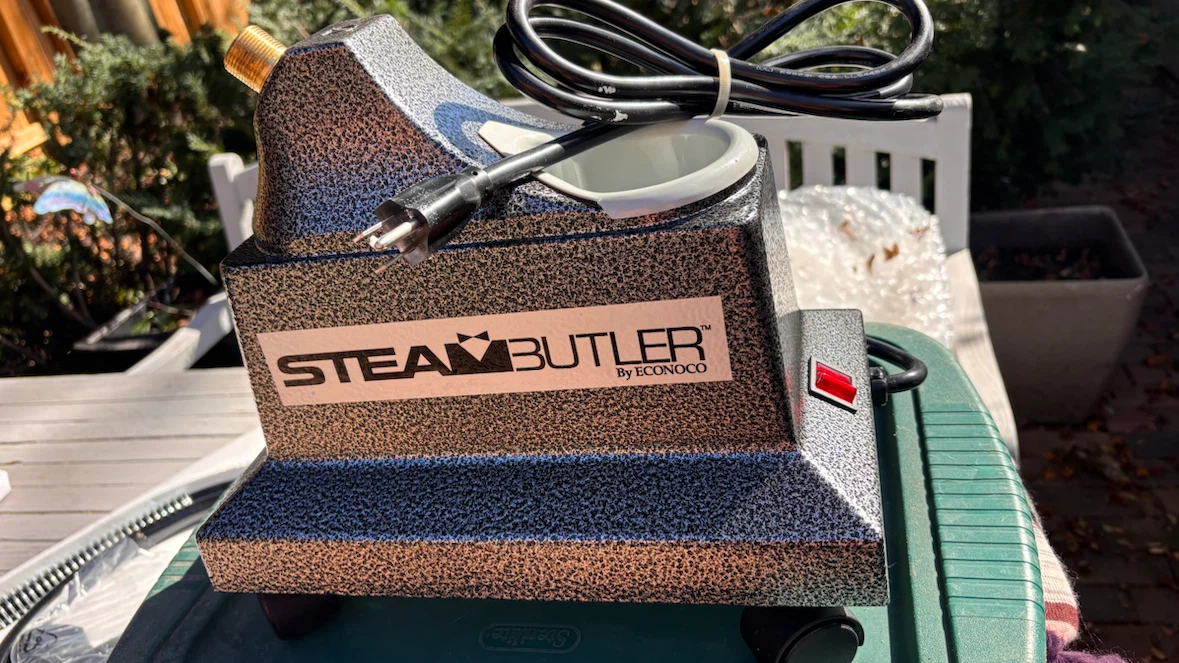 Econoco SteamButler ST300 Garment Steamer