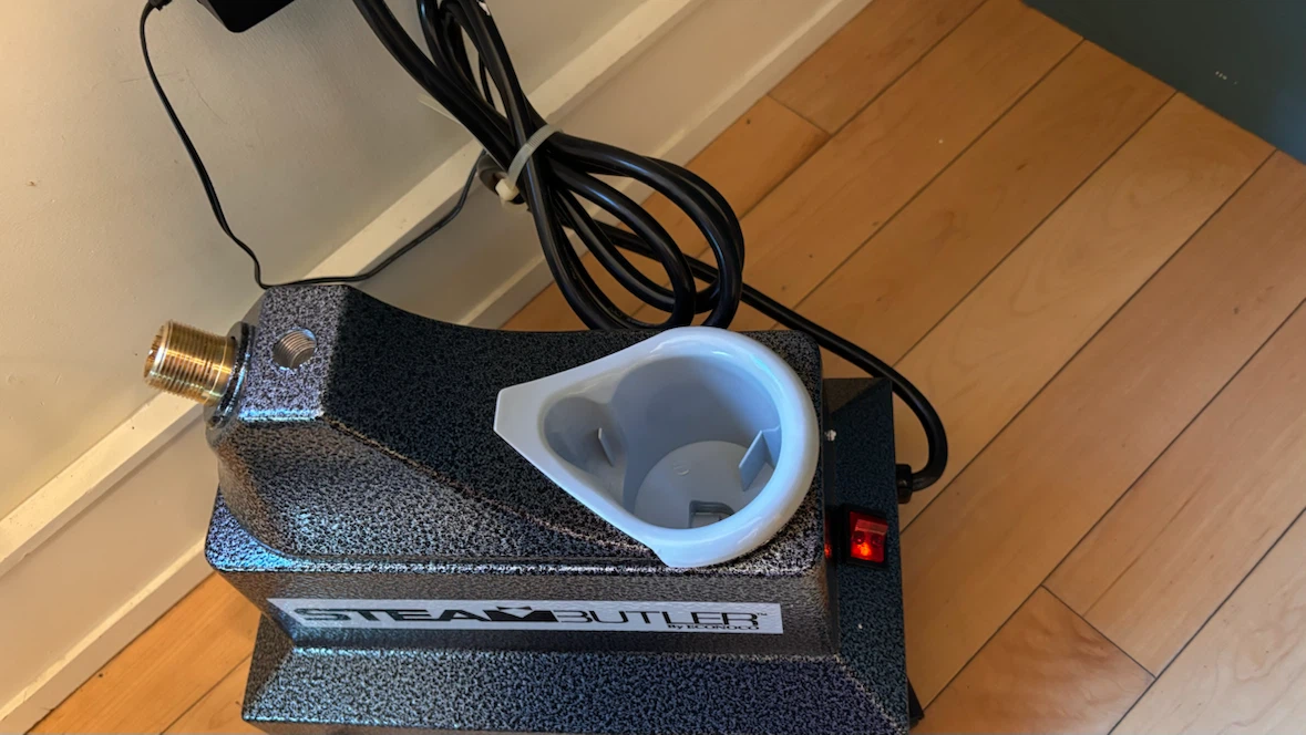 Econoco SteamButler ST300 Garment Steamer - photo 2