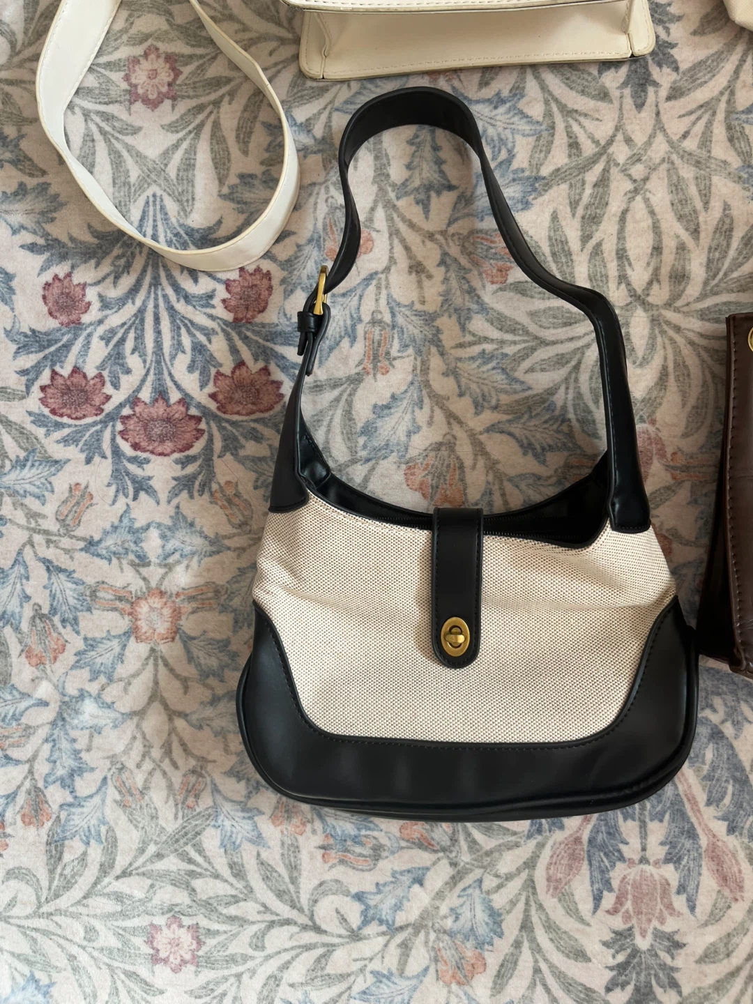 4 Stylish Handbags - photo 2