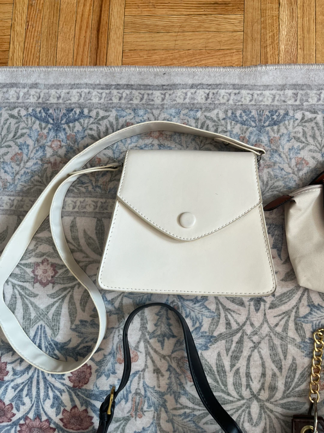 4 Stylish Handbags - photo 5