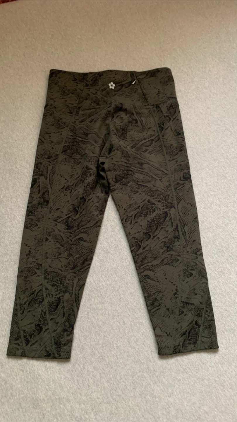 Tuff Athletics Capri Leggings - Size Large - photo 2