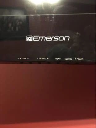 Emerson tv 27.5x15.5" inch monitor + wall mount - photo 4