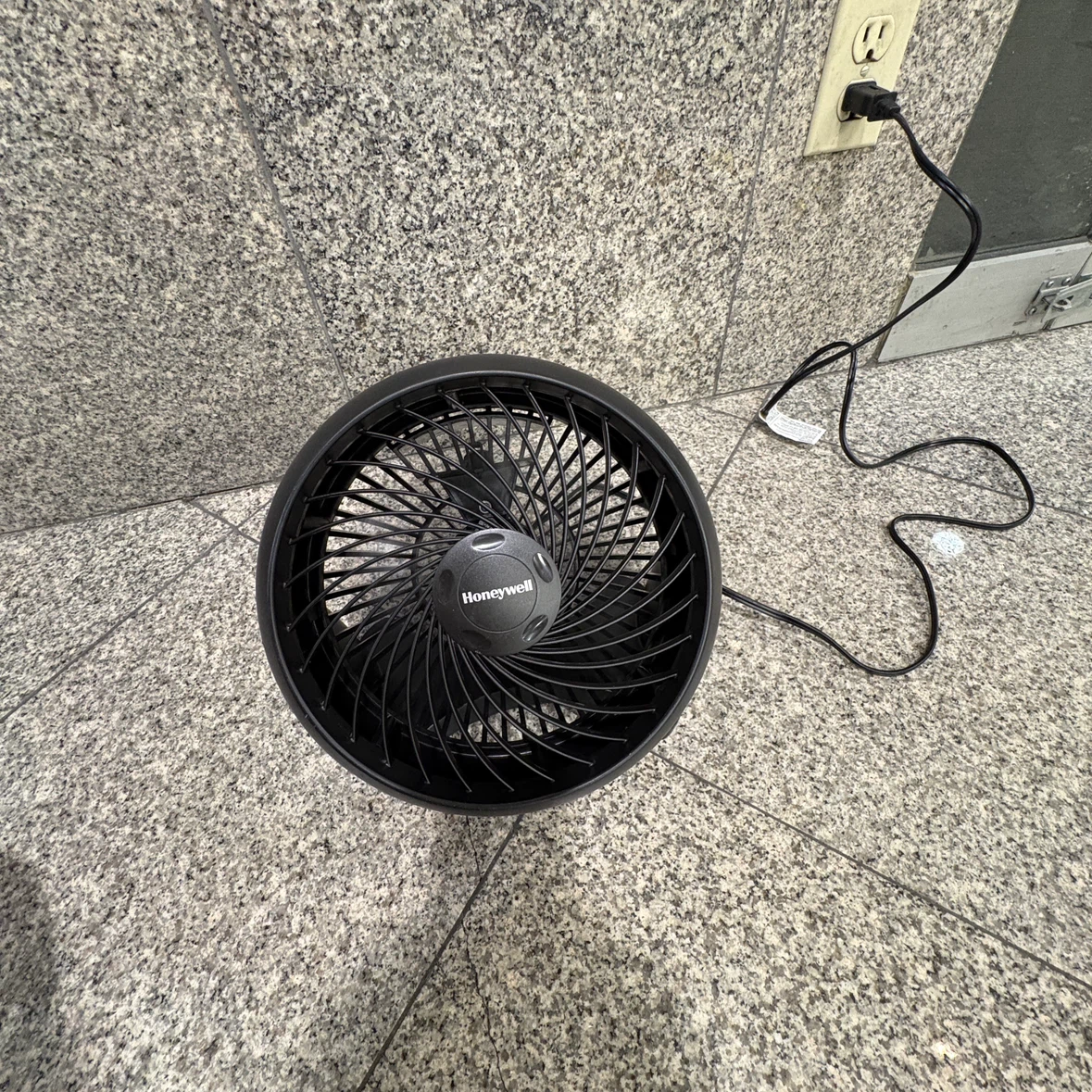 Honeywell TurboForce Table Fan - photo 3