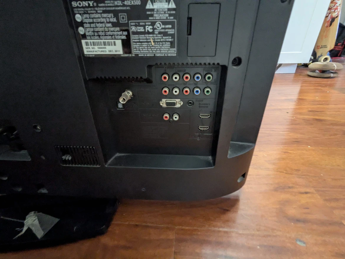 Sony Bravia 40-inch KDL-40EX500 TV - photo 2