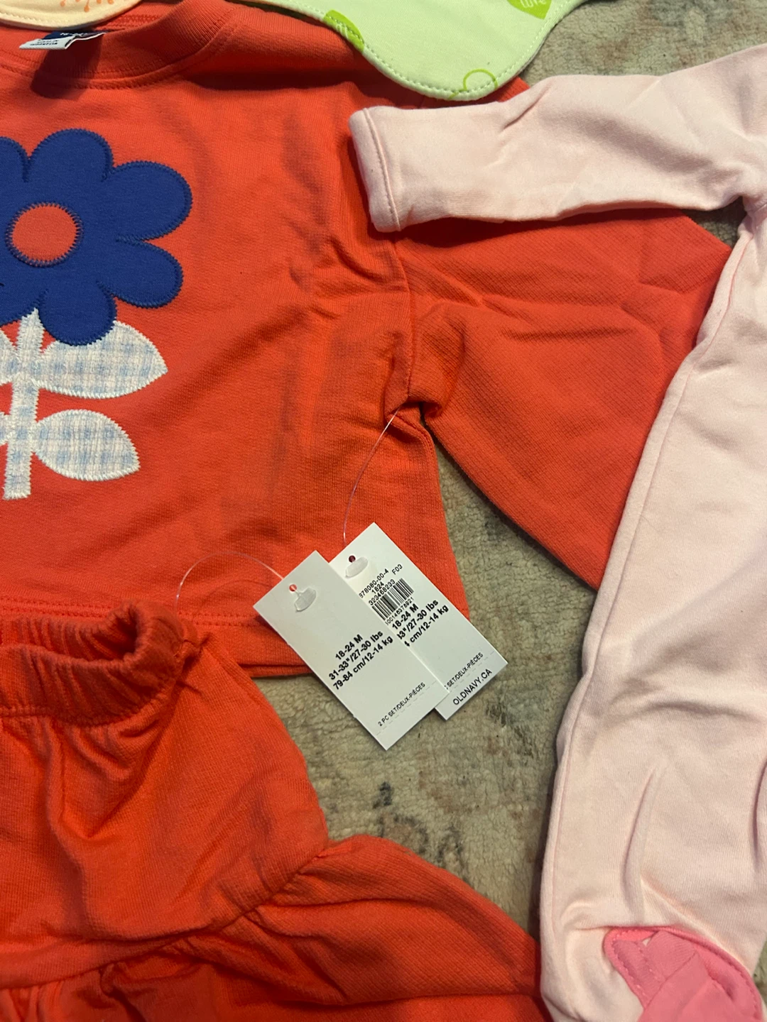 Baby clothing bundle and bibs