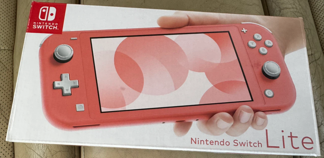 Nintendo Switch Lite Coral