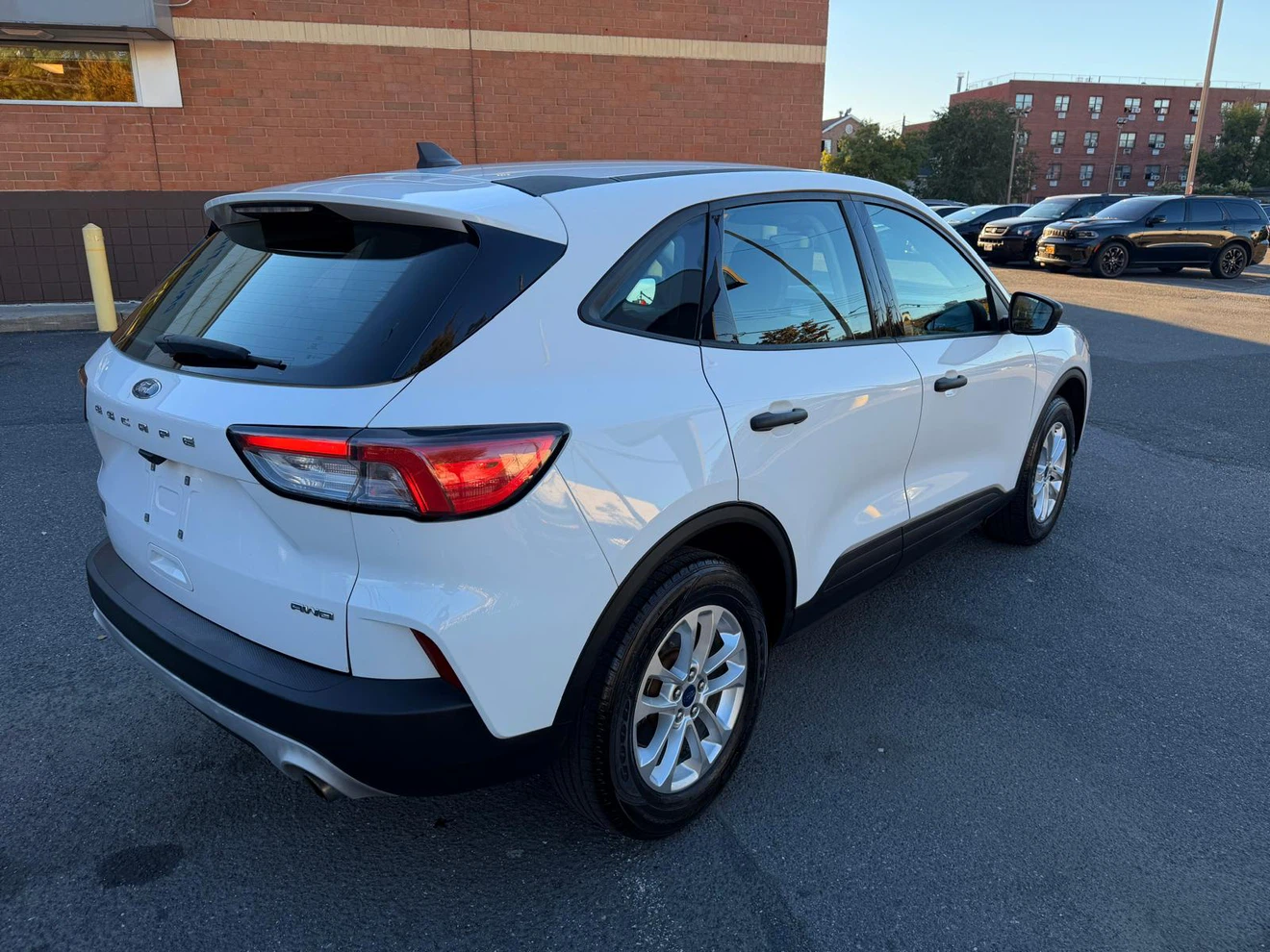 White Ford Escape SUV - photo 3