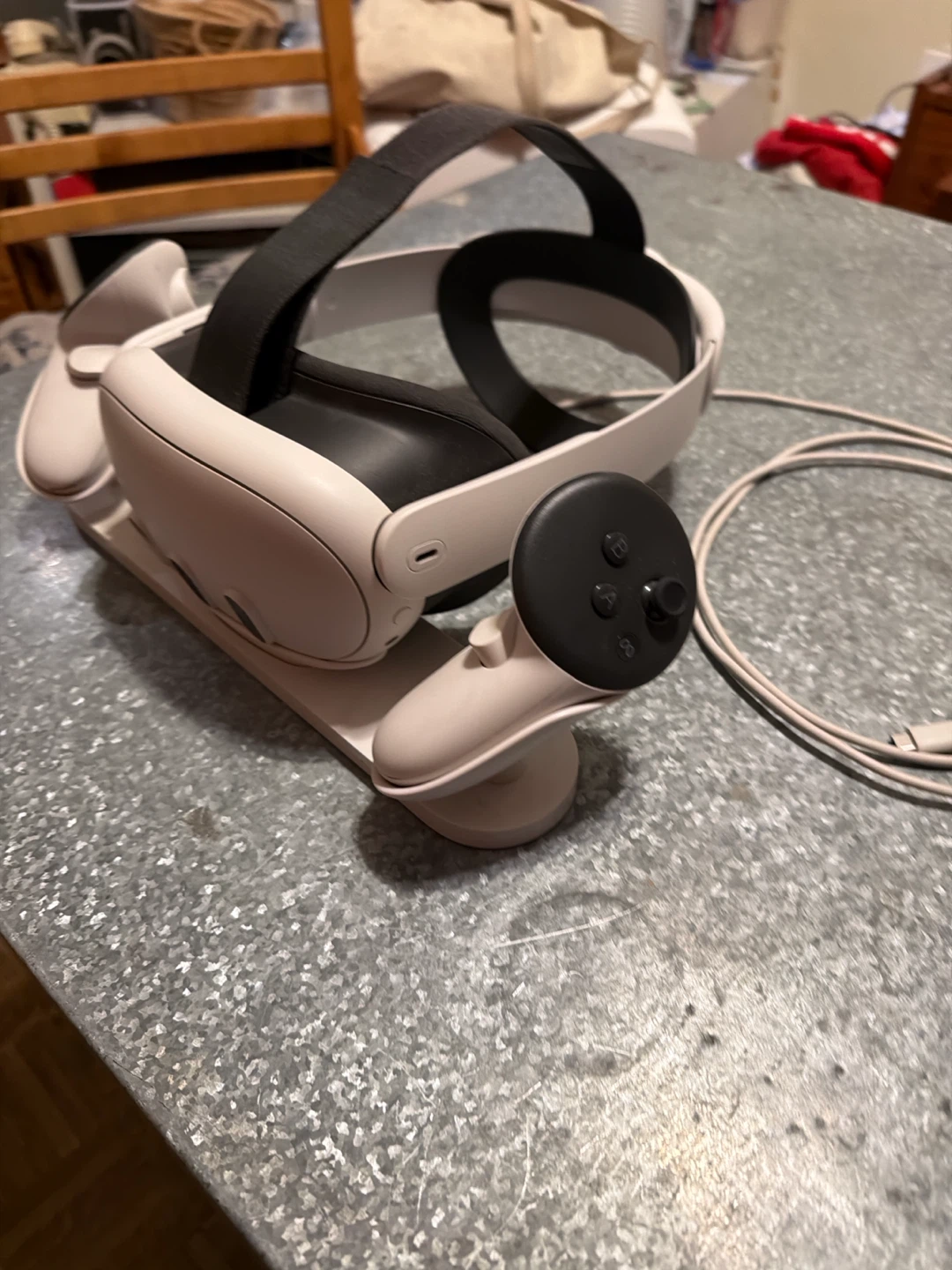 Meta Quest 3 128GB with charging stand and elite strap - photo 3