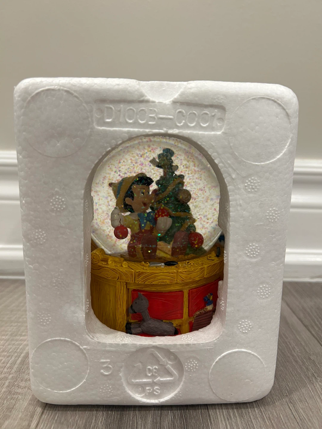 RARE Disney Enesco Pinocchio Snow Globe