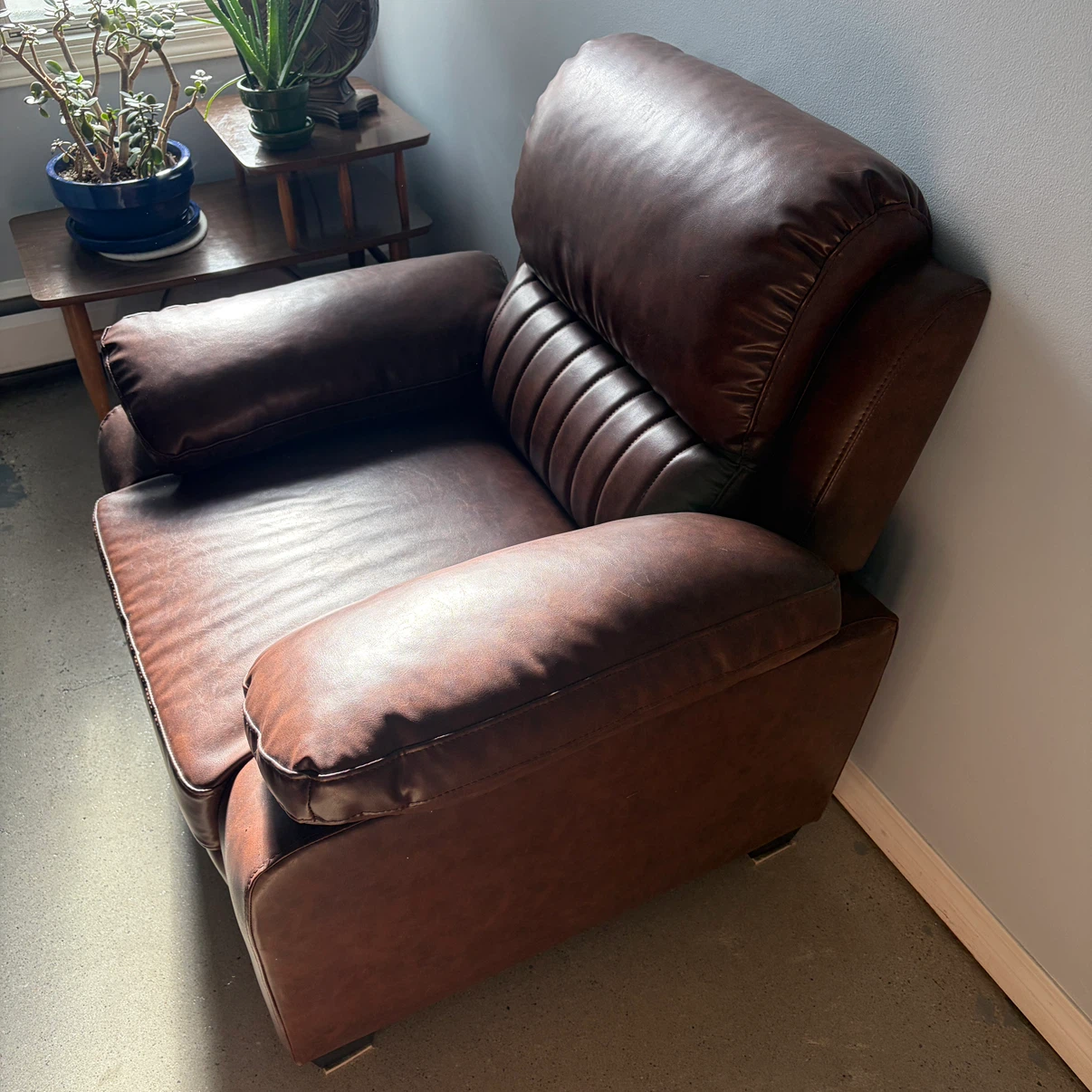 Brown Air Leather Armchair - photo 2