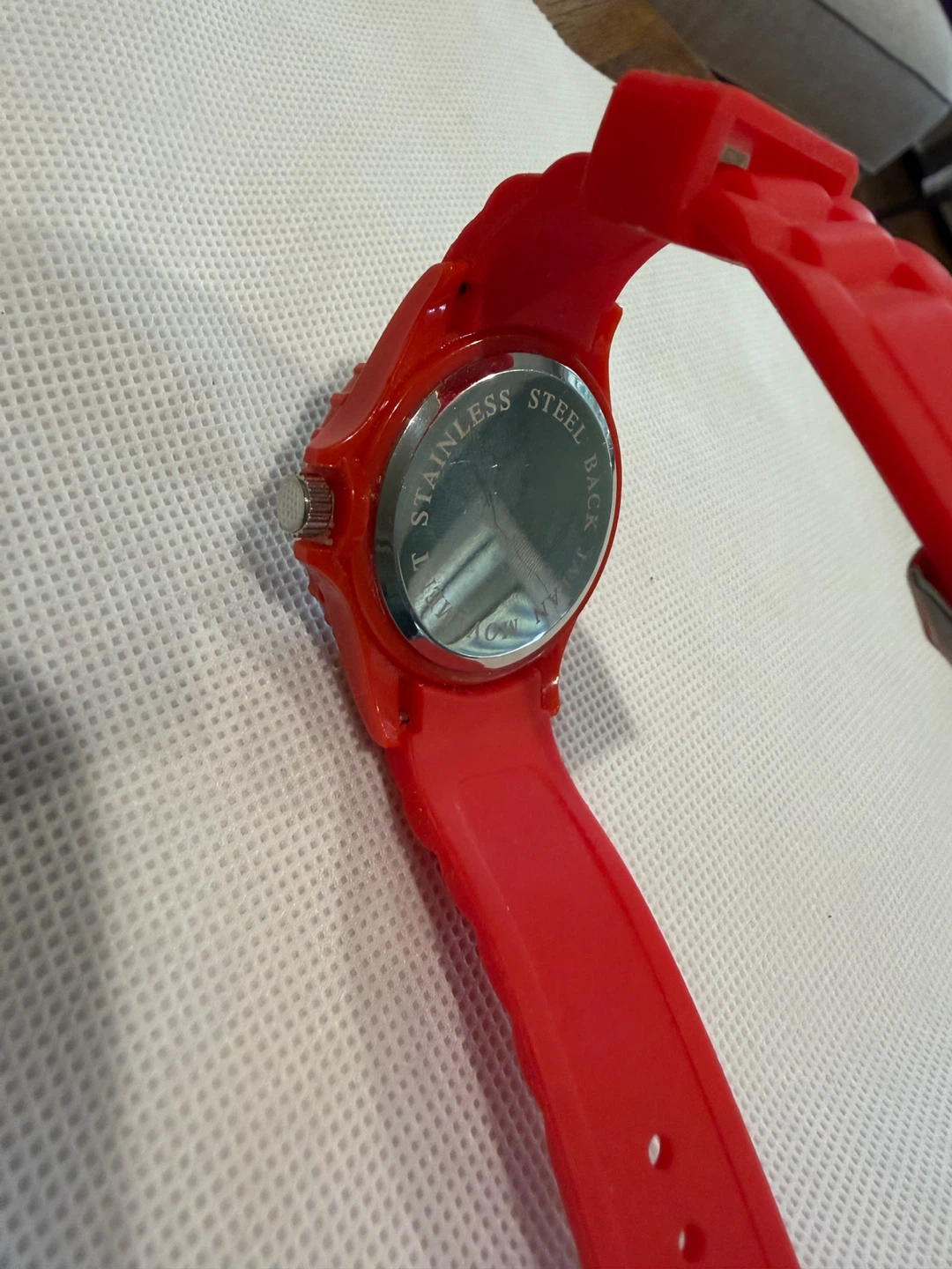 Red analog wristwatch - photo 4