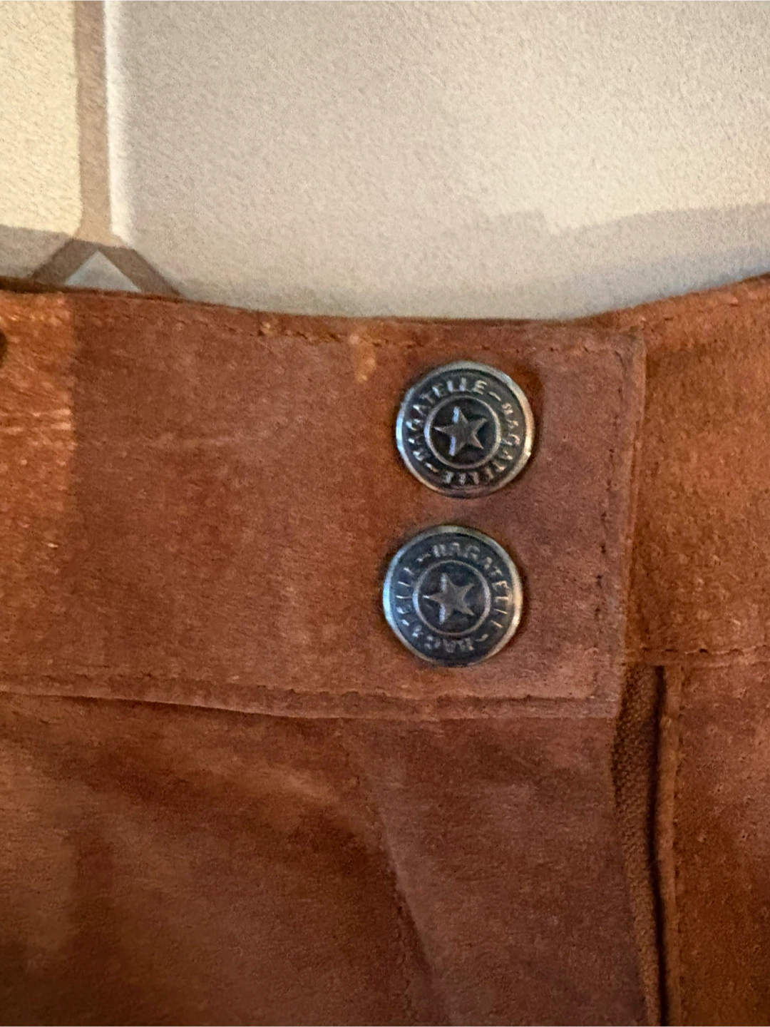 As seen on Olivia Palermo vintage suede shorts 🩳 fits size small - photo 4