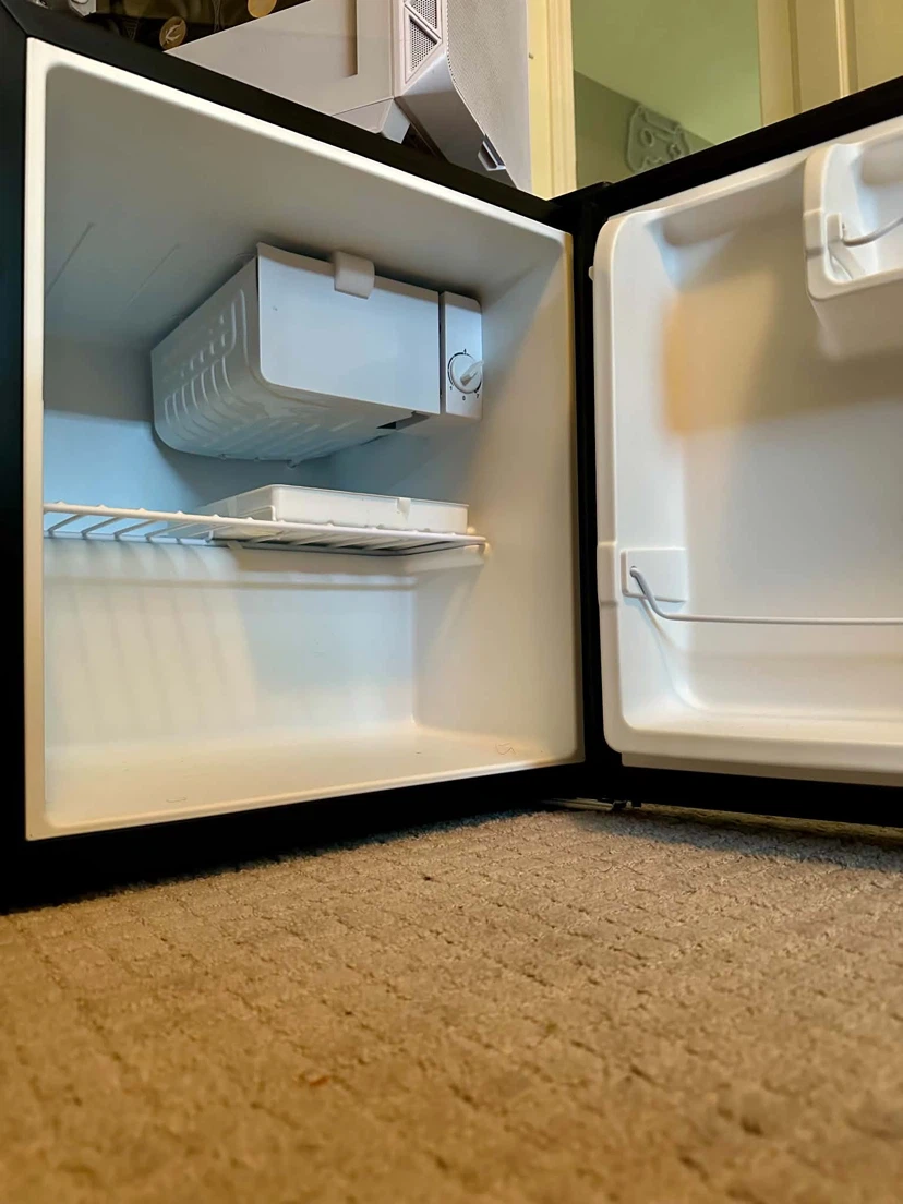 Hamilton Beach Compact Fridge - photo 2