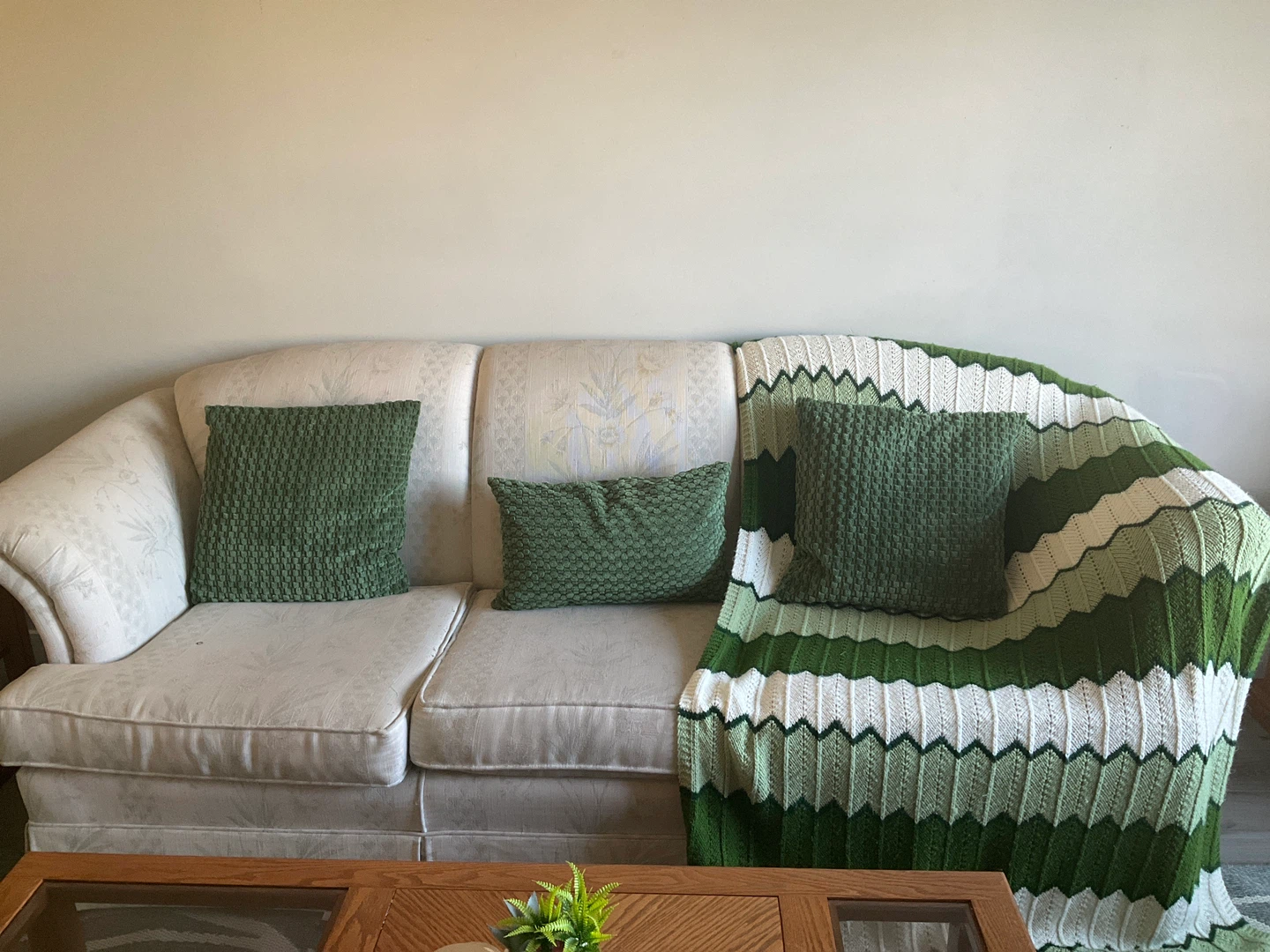 Set of 3 Green Textured Throw Pillows - photo 3