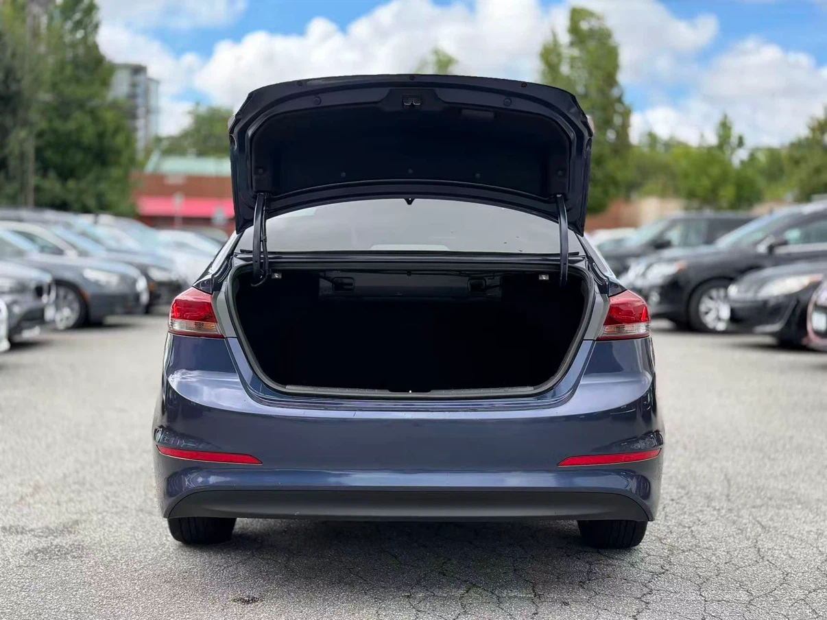 2018 Hyundai Elantra Sedan - photo 4