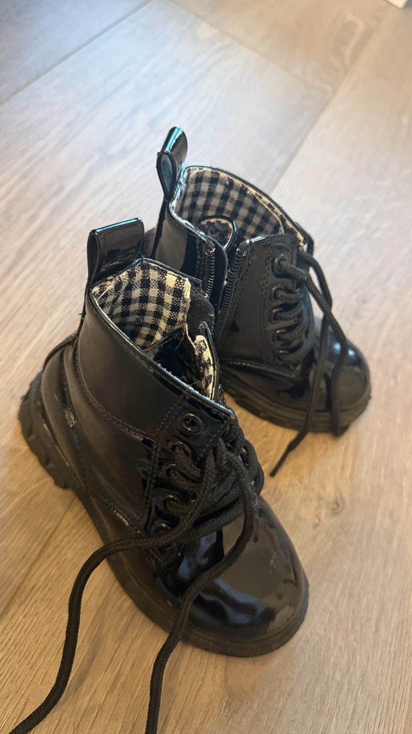 Black Patent Children's Boots Size 25 - photo 2
