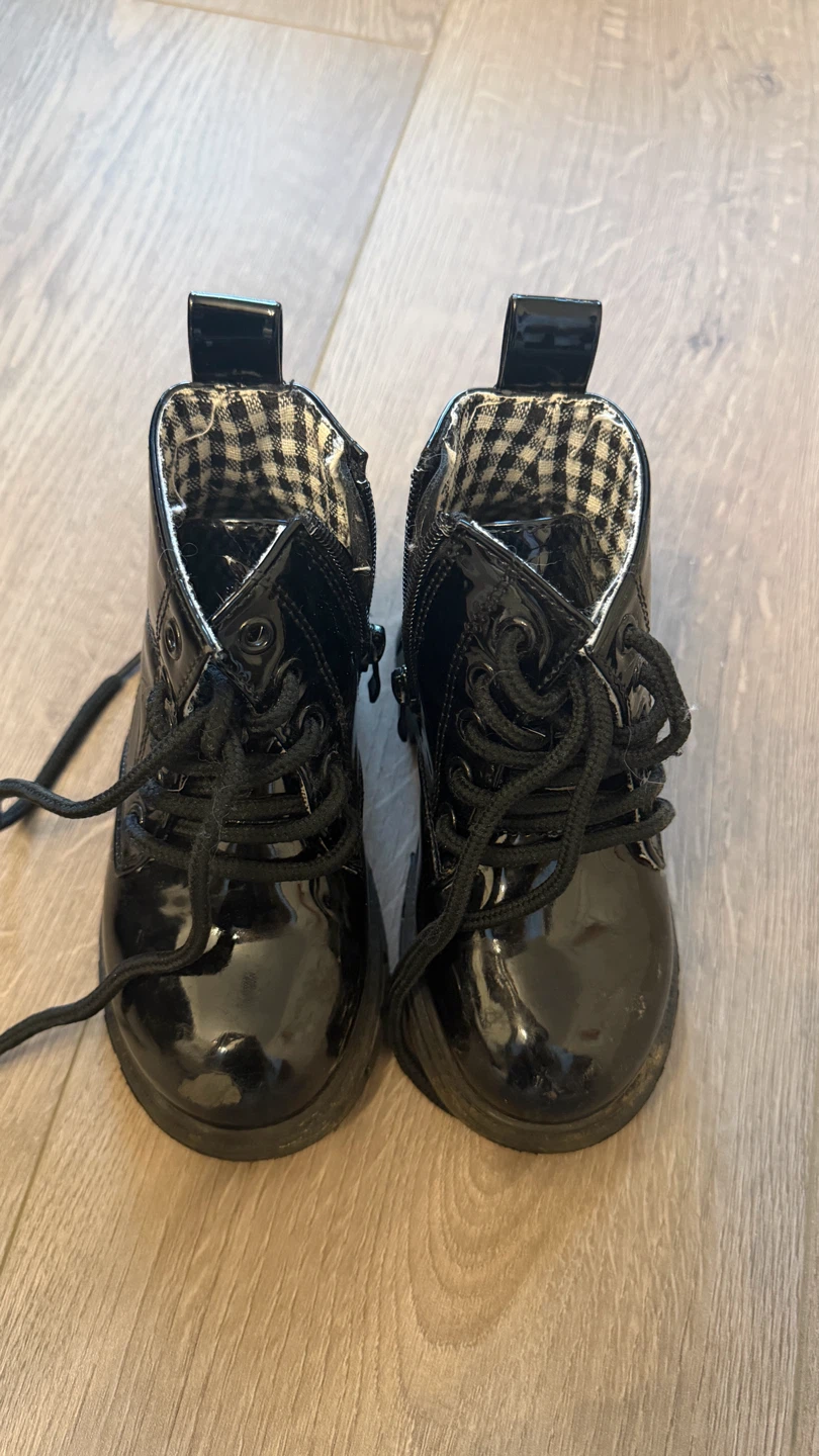 Black Patent Children's Boots Size 25 - photo 3
