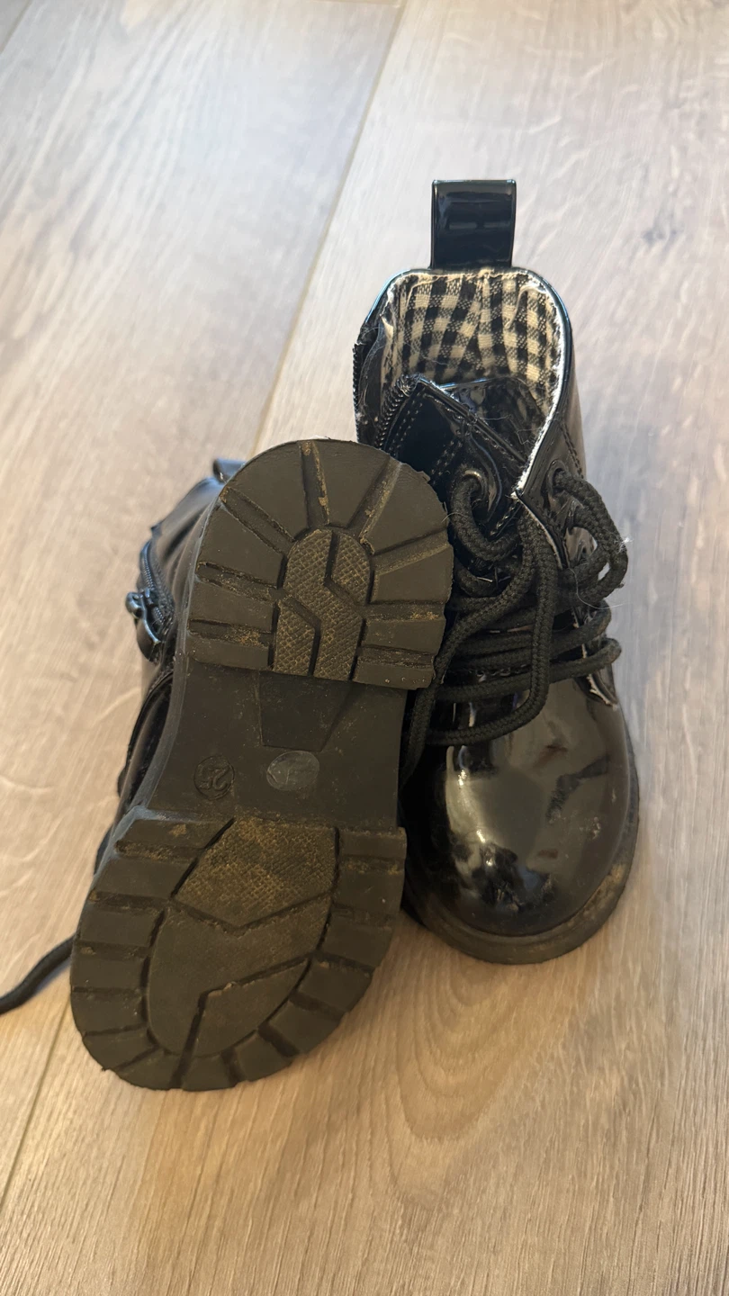 Black Patent Children's Boots Size 25 - photo 4