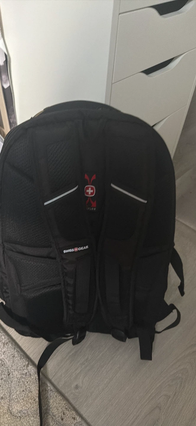 SwissGear Black Backpack new comes with tags on - photo 2